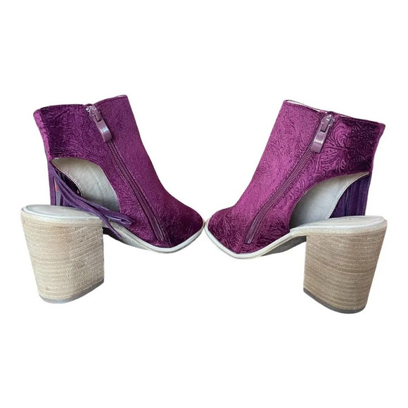 NWOT Very Volatile Women's Edgy Fringe Wine Peep-Toe Booties Size 9 (Fits 8.5) - Picture 5 of 9